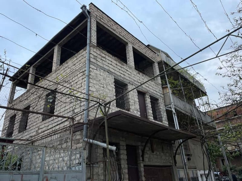 Tbilisi: Crime Stories & Hidden Tales Walking Tour - Abandoned buildings and homes for war refugees
