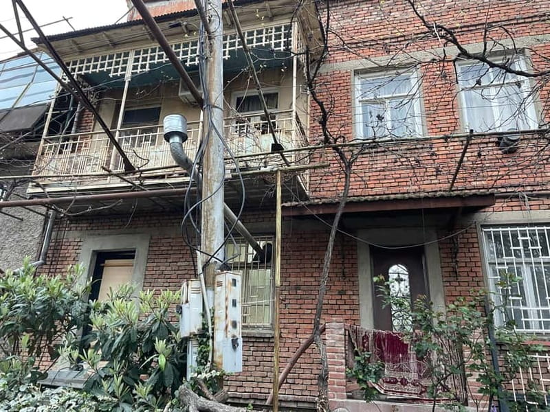 Tbilisi: Crime Stories & Hidden Tales Walking Tour - The guide makes or breaks the experience