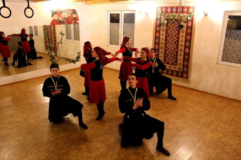 Tbilisi: Georgian Traditional Folklore Show in the city - Making khinkali and sharing the table
