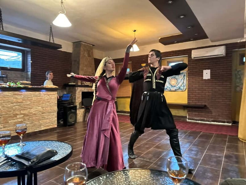 Tbilisi: Georgian Traditional Folklore Show in the city - A three-hour evening, with one timing warning