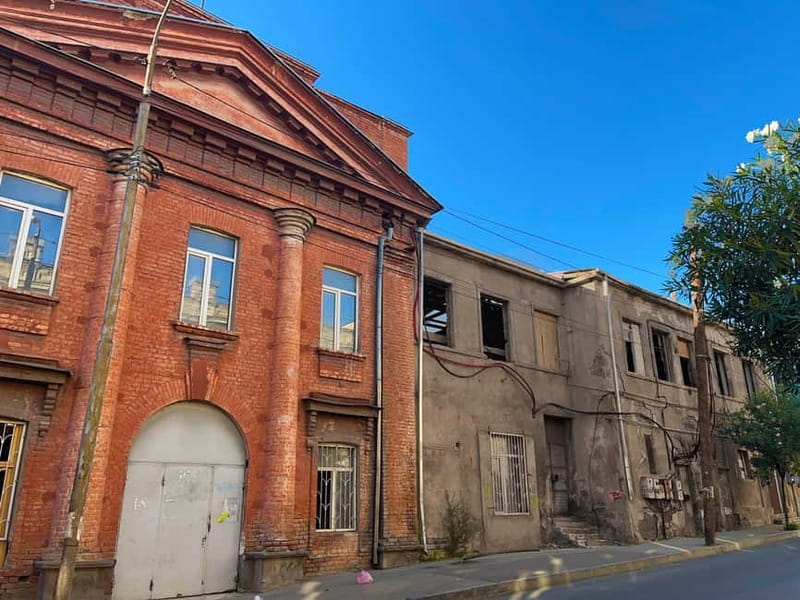 Tbilisi: Hidden Backyards Guided Tour - Niko Pirosmani Museum and the artist’s courtyard