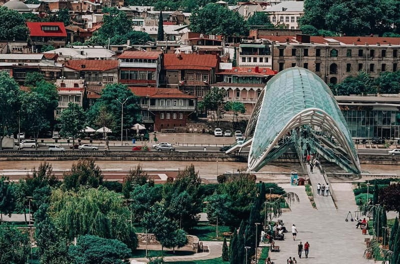 Tbilisi: Historic & Modern City tour with 2 Cable Car rides - Changing mood in the modern district