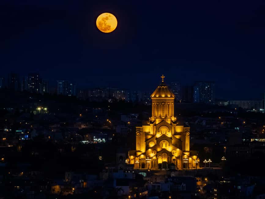 Tbilisi: Holy Trinity Cathedral Express Guided Tour - Why Holy Trinity Cathedral deserves a place on your Tbilisi plan