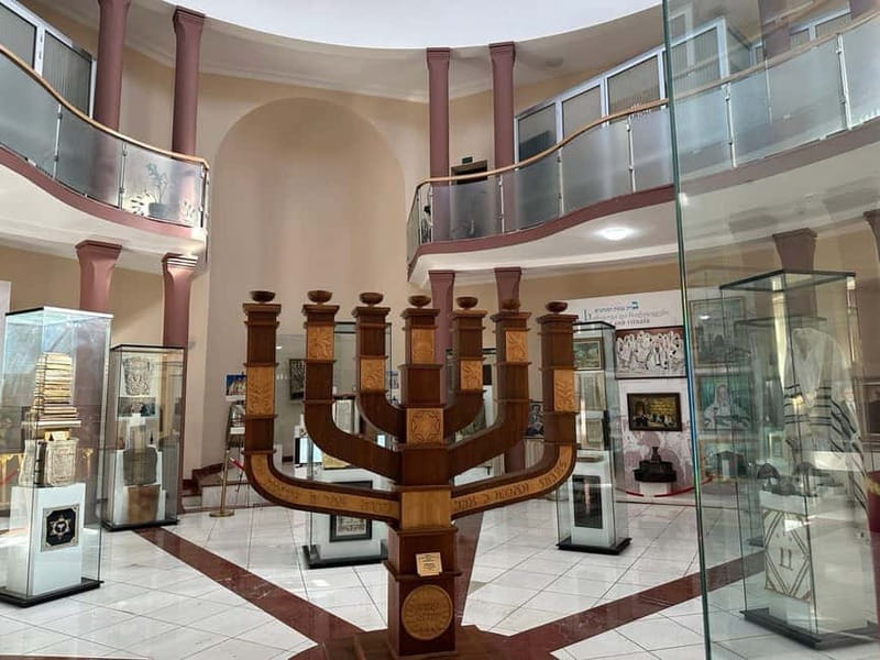 Tbilisi: Jewish Heritage Walking Tour - Two synagogues, two reminders that the story continues