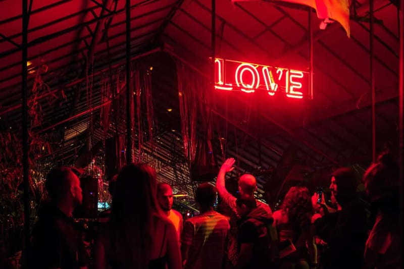 Tbilisi: Nightlife Highlights Tour with Welcome Drinks - What this Tbilisi night is really about