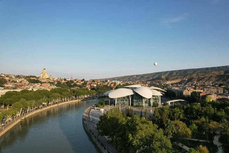 Tbilisi: Old&New City Guided Tour w/ 13 Tastings & Cable car - Churchkhela, sauces, jam, and Shoti bread