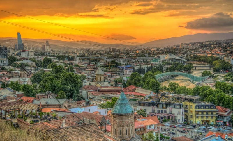 Tbilisi: Old&New City Guided Tour w/ 13 Tastings & Cable car - Dry Bridge Market and the city’s everyday character