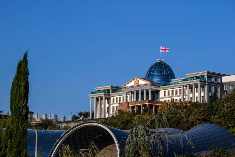 Tbilisi: Old & New city, Guided tour with 12 Tastings - Meidan Bazar and the Old Town Streets