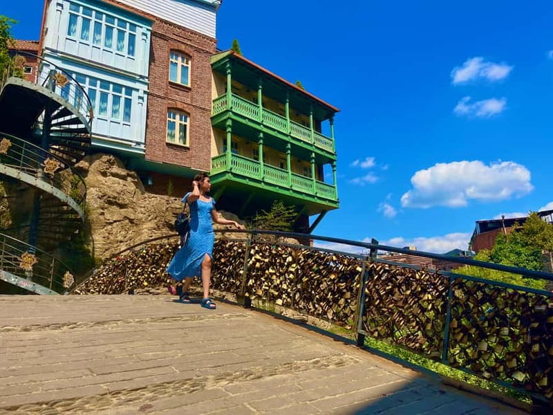 Tbilisi: Old & New City Guided Tour with 15 Tastings & Wine - Starting with a café and Georgian welcome