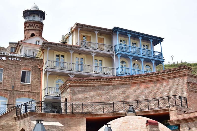 Tbilisi: Old Town Highlights w/ 5 Tastings & Cable Car Ride - Crossing the Mtkvari by cable car