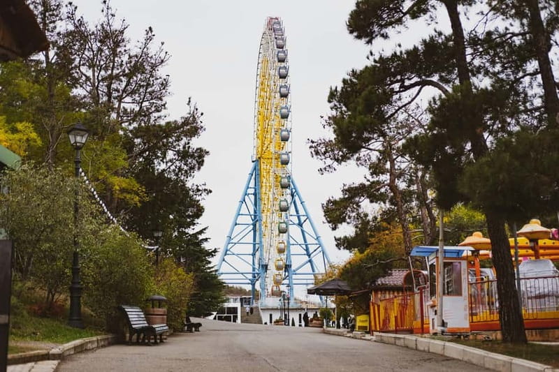 Tbilisi: Old Town Sights & Funicular Ride to Mtatsminda Park - What the group size changes