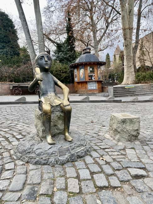 Tbilisi old town (Sololaki) 4 hours private walking tour - Kartlis Deda and old Georgian balconies