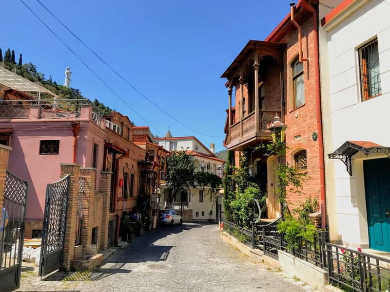 Tbilisi: Old Town Walking Tour - Must-See Attractions - Meidan Bazaar and the old commercial quarter