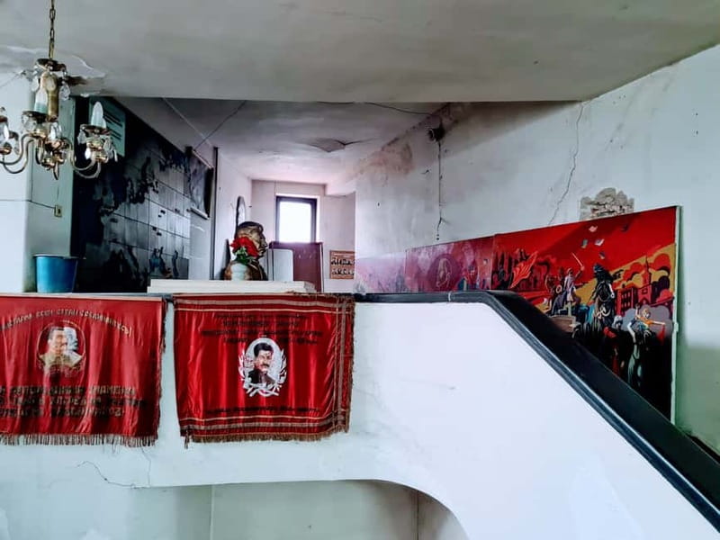 Tbilisi: The Urbex and Soviet Tour of Tbilisi - What the guides add to the buildings