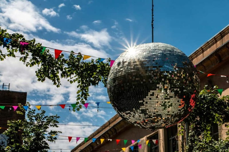Tbilisi: Urban Hotspots Guided Tour w/ Cable Car & Funicular - Desserts, Georgian wine, and a local toast