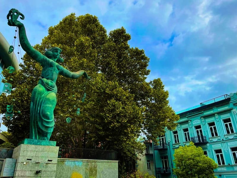Tbilisi: Walking Tour of Main Highlights With Food & Wine - Starting at Café Stamba with khachapuri and lemonade