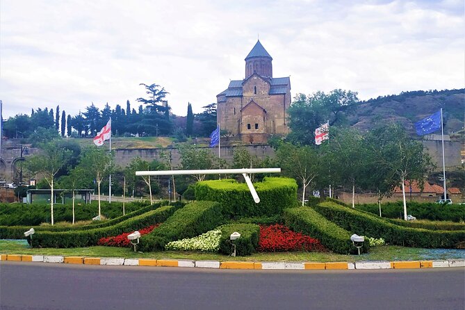 Tbilisi Walking Tour with Cable Car, Wine Tasting & Bread Bite - Why this Tbilisi tour works well for a first visit