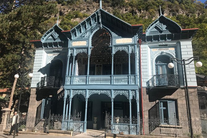 Vardzia caves - Rabati castle - Borjomi park from Tbilisi one-day tour - What the $146 price really covers