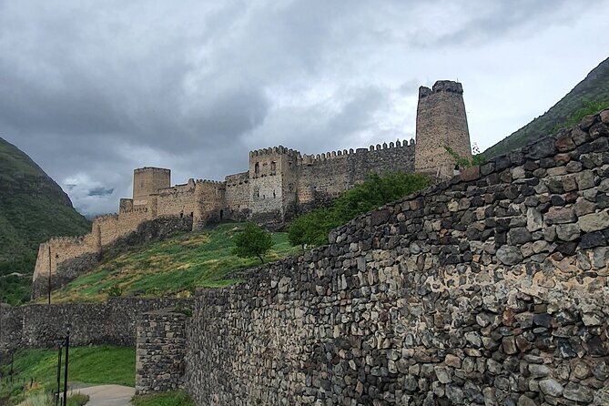 Vardzia. Lake Paravani, Khertvisi & Lomisa castle, Rabati - The road from Tbilisi is a major part of the day