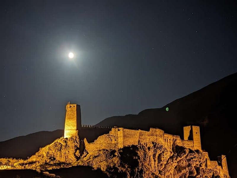 Vardzia. Lake Paravani, Khertvisi & Lomsia castle, Rabati - Khertvisi and the logic of a fortress location